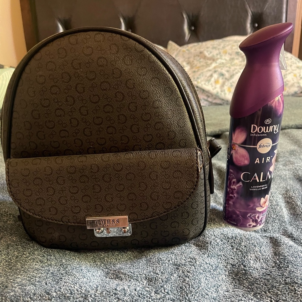 Guess backpack (used condition) - Picture 2 of 2